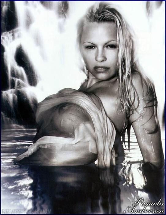 Pamela Anderson nude 00