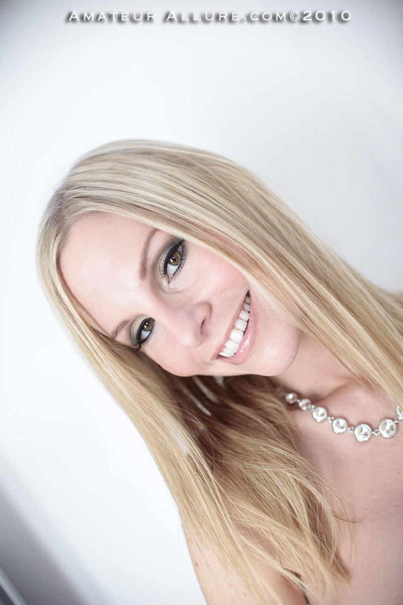 Blondie gives awesome head 01