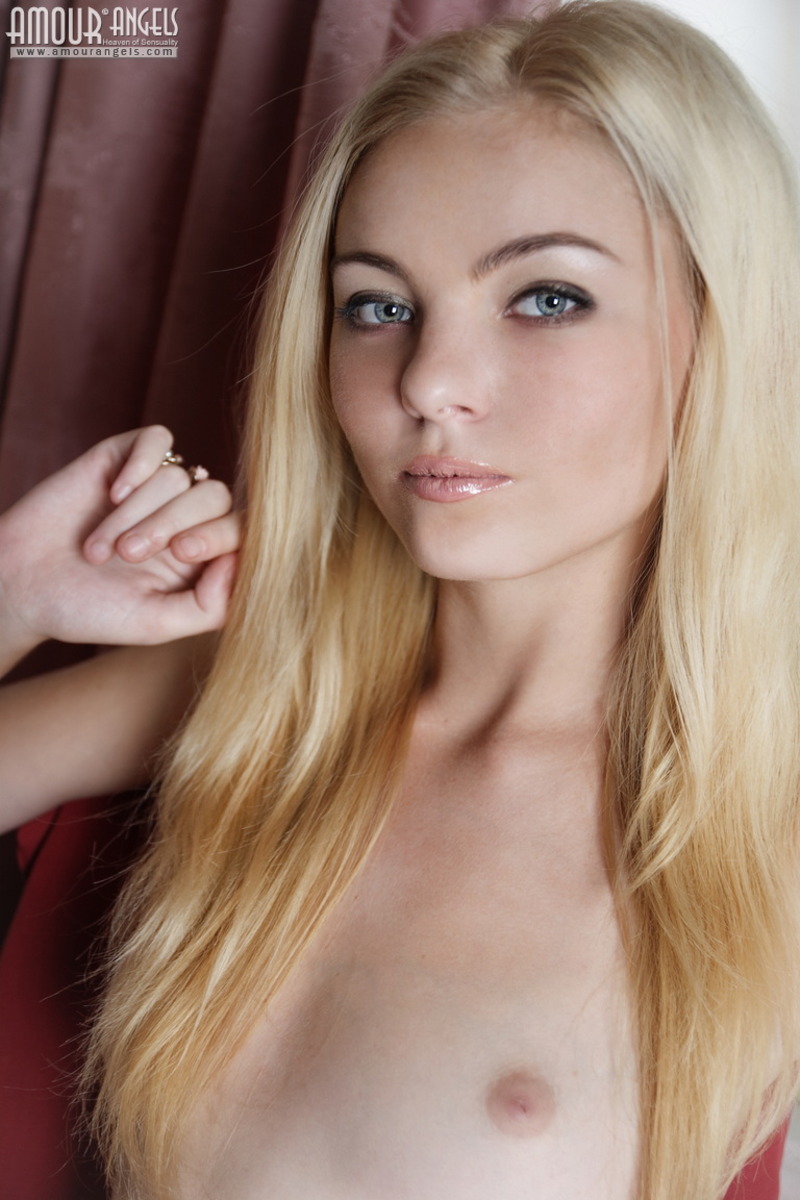 Extra Shaved Teen Babe 06