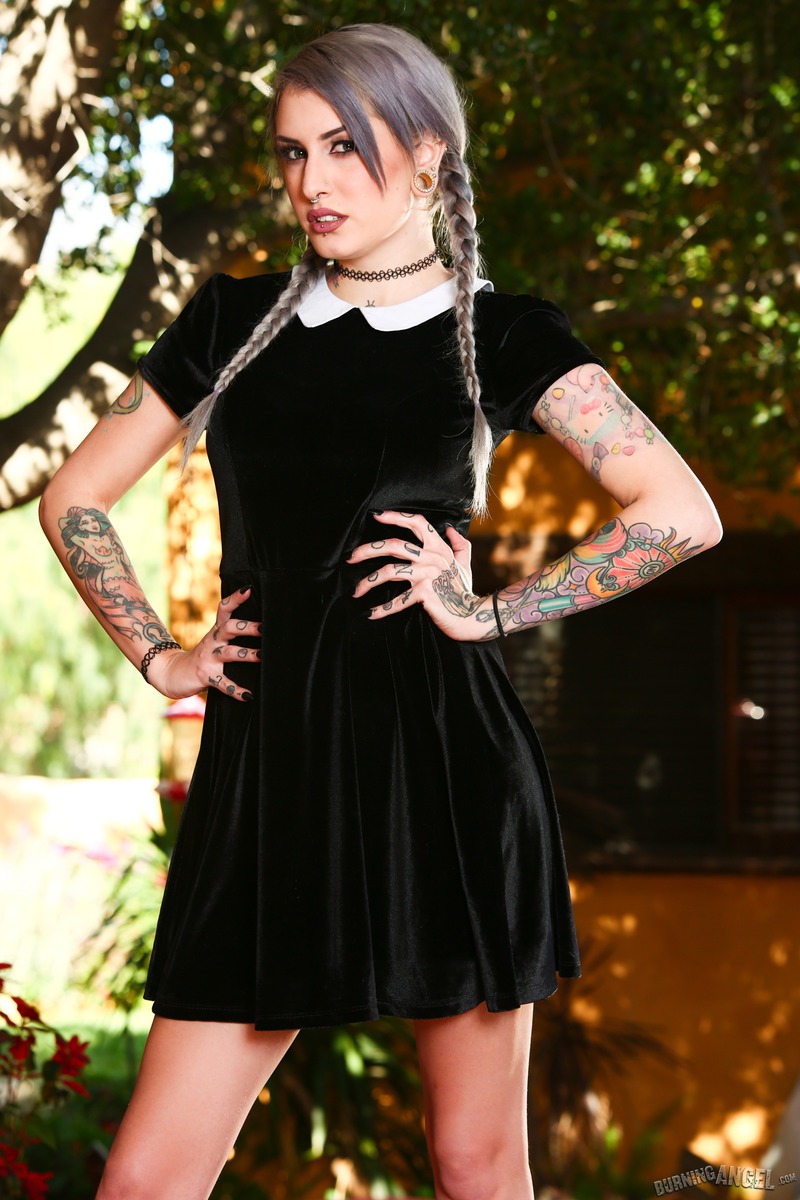 Tattooed Whore Strips Outdoors 01