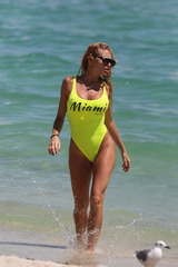 Vicky Xipolitakis 11