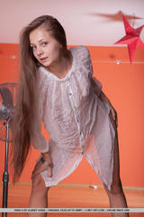 Long-haired teen beuty Ennu 08