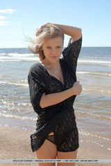 Viola on the beach 14