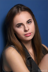 Gracie In Two Pillows 00