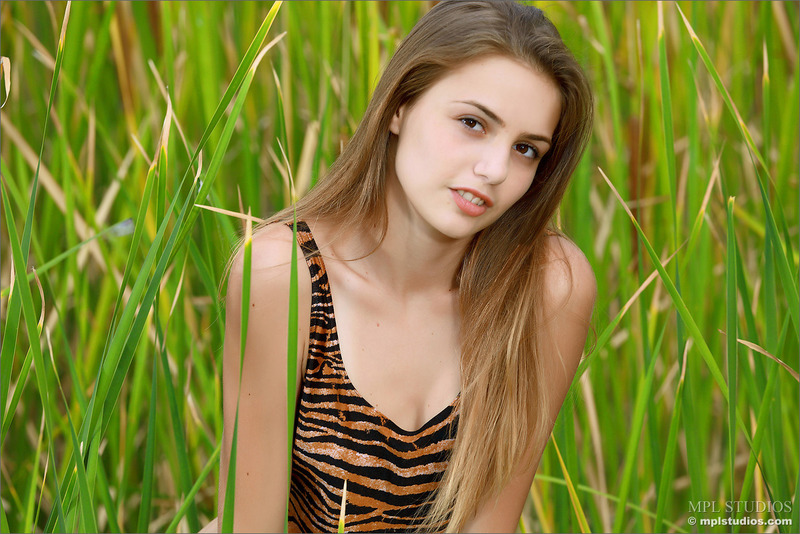 Elle In Hiding In The Grass 00