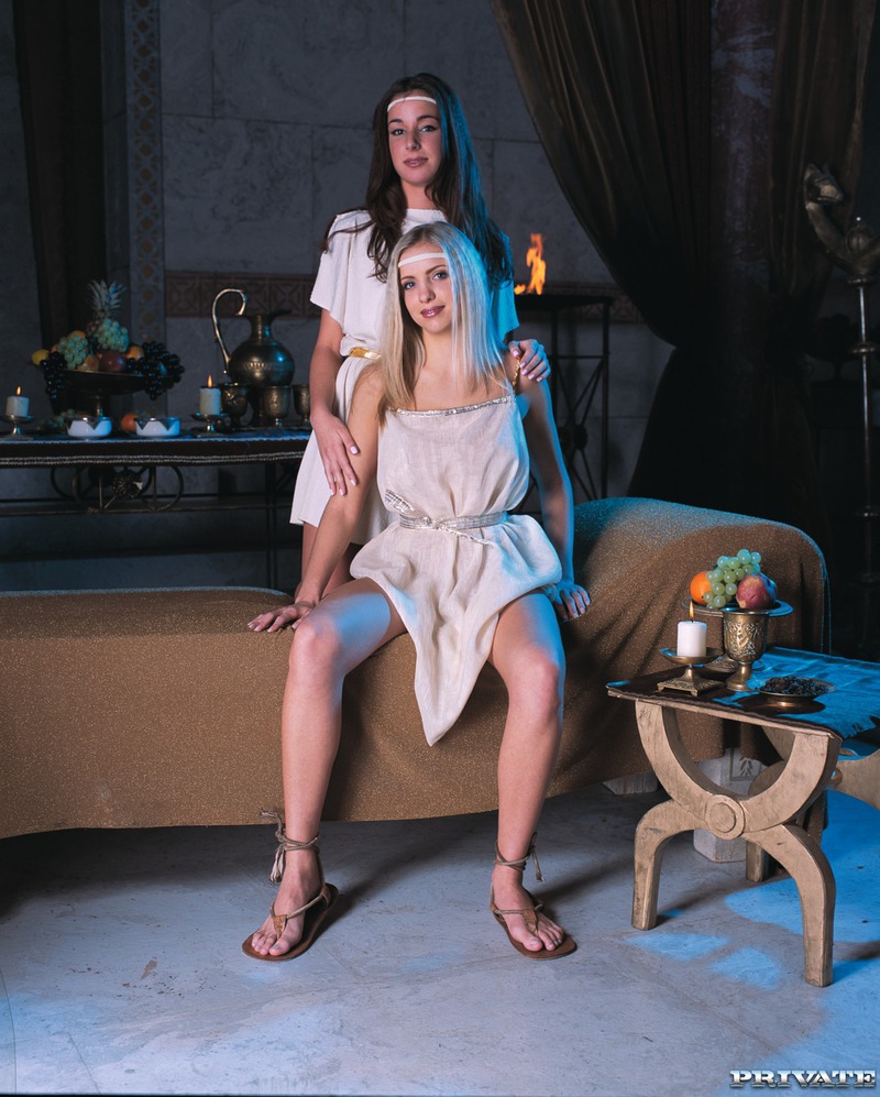 Alicia And Liza In Threesome 00