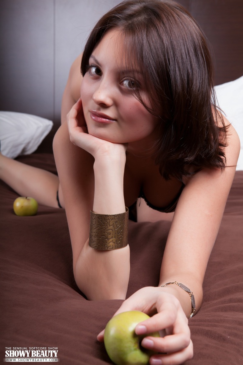 Modern Eve With Fruit 08