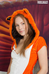 Stunning Beauty Posing 02