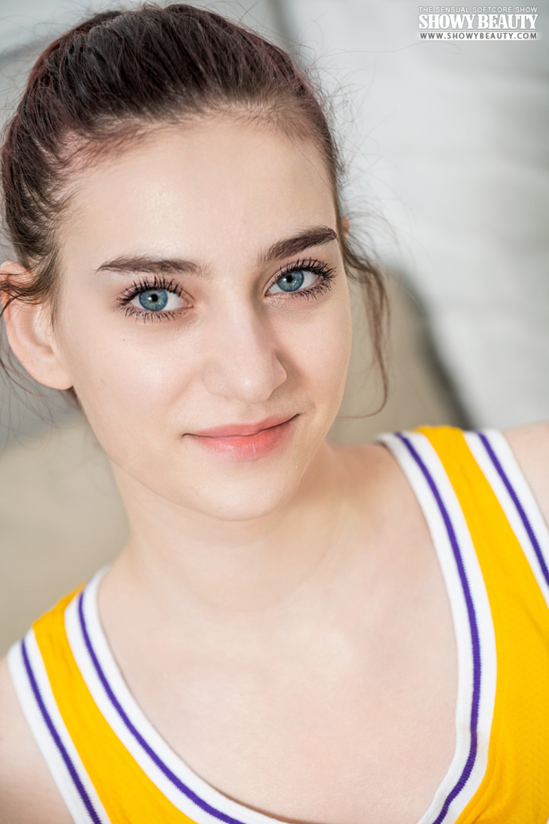 Cute Girl Goes Naked 04