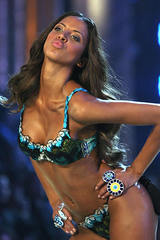 Titted Noemie Lenoir 07