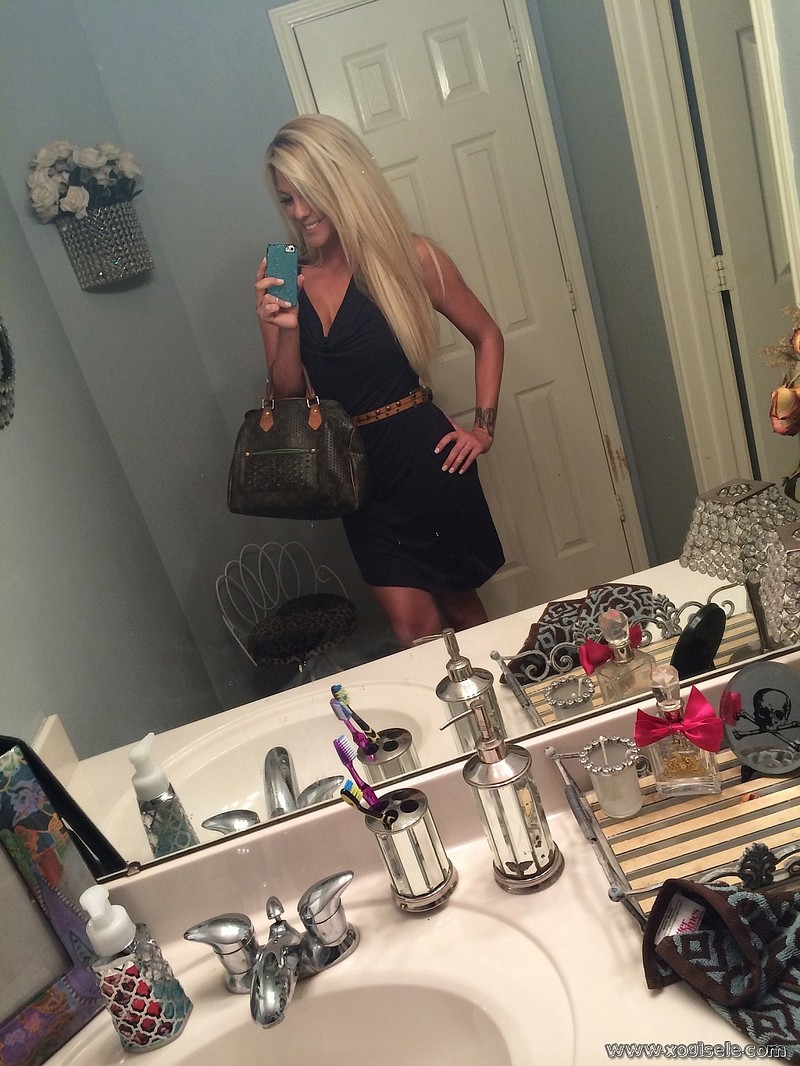 Hot blondie Gisele 11